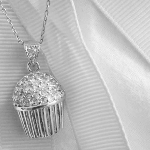 Cupcake Pendant Necklace - Picture 1 of 1
